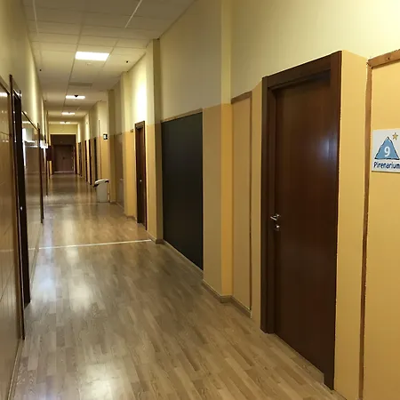 Pirenarium Hostel *